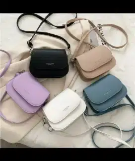 Menjual tas wanita dan berbagai perlengkapan lainnya