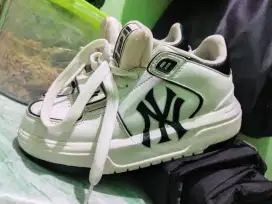 SEPATU MLB YANKEES