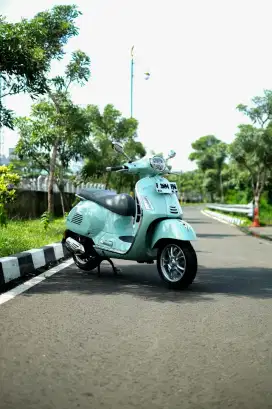 PIAGGIO VESPA MATIC GTS 4V KEYLESS TERMURAH BERGARANSI ( BISA KREDIT )