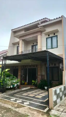 Jual rumah cepat dan murah turun harga tipe Town house di tengah kota