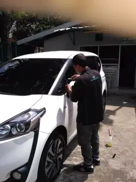 Dealer resmi kaca film mobil dan gedung di jamin rapi