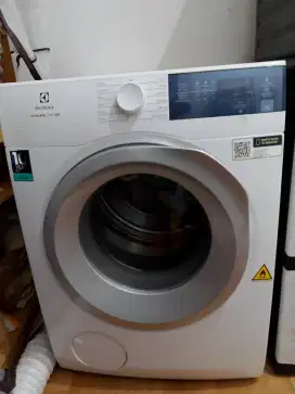 Dijual Mesin Dryer Electrolux 8,5 KG Seperti Baru