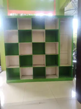Lemari gantung display laundry