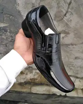 Sepatu pantofel kerja kantor kulit asli