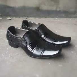 Sepatu pantofel kerja kantor kulit asli