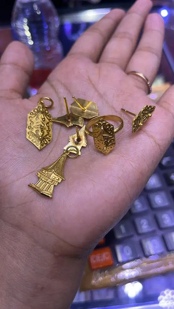 Terima jual beli emas dan berlian dengan harga tertinggi