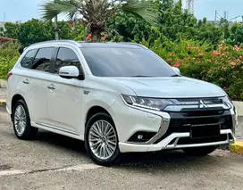 MITSUBISHI OUTLANDER PHEV 4WD AT TAHUN 2019