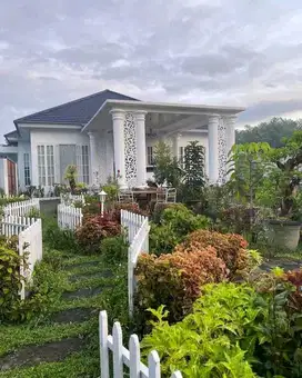 JUAL CEPAT RUMAH VILLA MEWAH DI SLEMAN GARASI LUAS