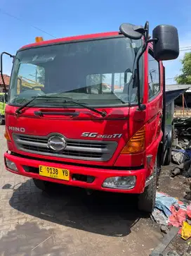 Hino SG 260 tractor head