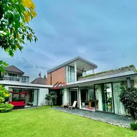 Rumah Design Modern View Golf Dalam Komplek