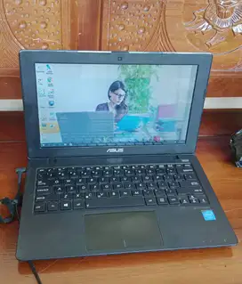 Laptop Asus X200M  Intel Celeron N2840