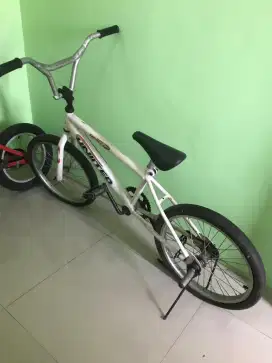 SEPEDA BMX BEKAS