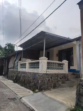 Di sewakan rumah tinggal utk single dan pasutri
