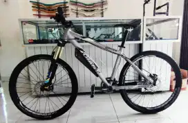 MTB Giant Iguana bekas Gs Deore rem SLX icetech