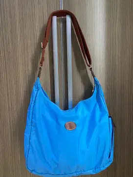 tas slempang longchamp