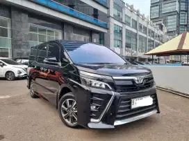 Toyota Voxy thn 2018 Black On Black Tgn 1 dr baru Istimewa