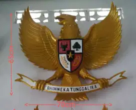 Hiasan patung burung Garuda Pancasila,bahan fiber.