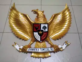 Hiasan patung Burung Garuda Pancasila.bahan fiber.