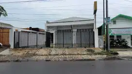 Dijual Rumah plus ruang usaha(ex showroom) di pangeran drajat cirebon