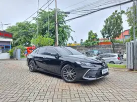 Toyota Camry 2.5 V Bensin-AT 2023 Hitam