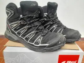 Dijual sepatu hiking Arei ukuran 45