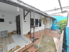 Di Kontrakan Rumah Tahunan