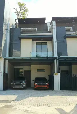 Rumah baru modern minimalis dengan Rooftop dekat Ciputra World