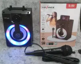 Speaker portable bluetooth,mic,radio,merk Advance.