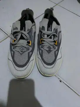 Dijual sepatu pull & bear size 41 masih bagus mulus jarang dipakai