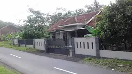 Dijual Rumah Bagus, Luas dan Asri di Sumbang