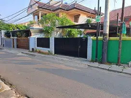 Rumah  gaya Bali di Jl. Madrasah  Gandaria Selatan Jakarta selatan