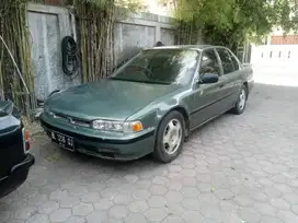 Di jual mobil sedan accord 1990