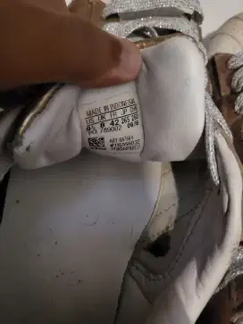 Sepatu Adidas istimewa