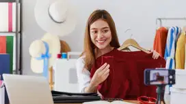 Lowongan Kerja: Live Host Online Shop
