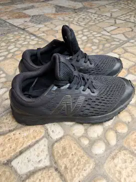 Sepatu anak Hitam size 37