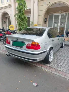 BMW 318i 2001 Bensin