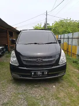 Hyundai H1 Automatic 12 Seater