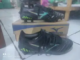 Sepatu bola Mizuno size 39