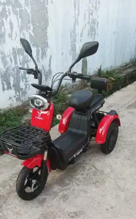 Sepeda motor Listrik R3