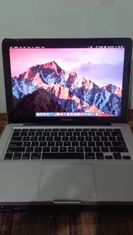 Macbook Pro Mid 2012. Ram 8, HDD 500 + SSD 250