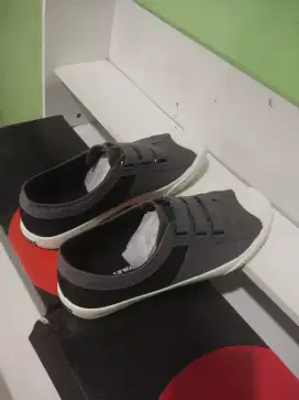 Sepatu pria airwalk siap pakai