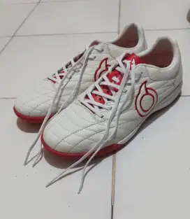 Sepatu futsal el tiburon v2