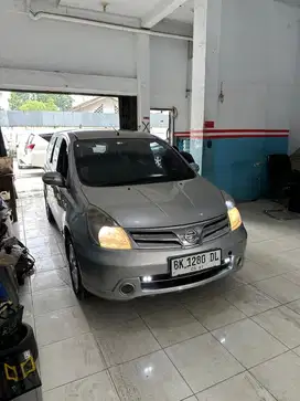 (Dp8jt) Nissan Grand Livina Ultimate Matic 2012 Murah