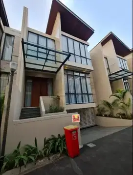 dijual rumah mewah 3 lantai townhouse Cilandak Jakarta selatan