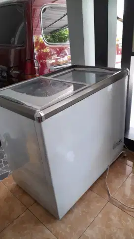 Jual Freezer Show Case merk RSA 200 ltr