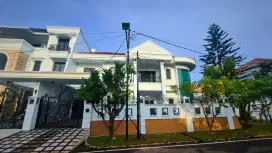 Rumah hoek mewah @Kayu Putih pemandangan Lap Bola Persija dijual cepat