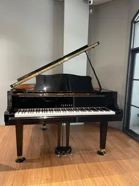 Baby Grand Piano Yamaha GH1 (95% New)