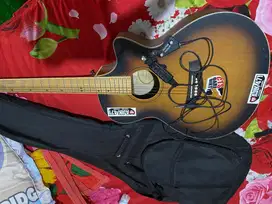 Gitar akustik Taylor