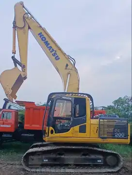 Dijual Excavator Komatsu PC200-8M0 Tahun 2017