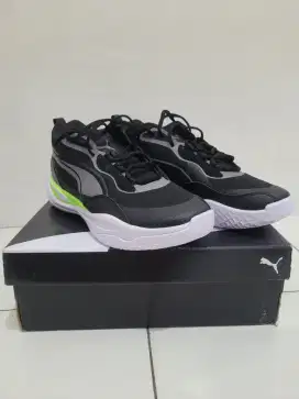 Sepatu basket PUMA